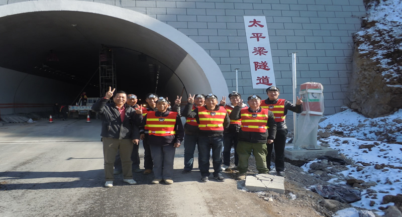 张石隧道消防安装团队